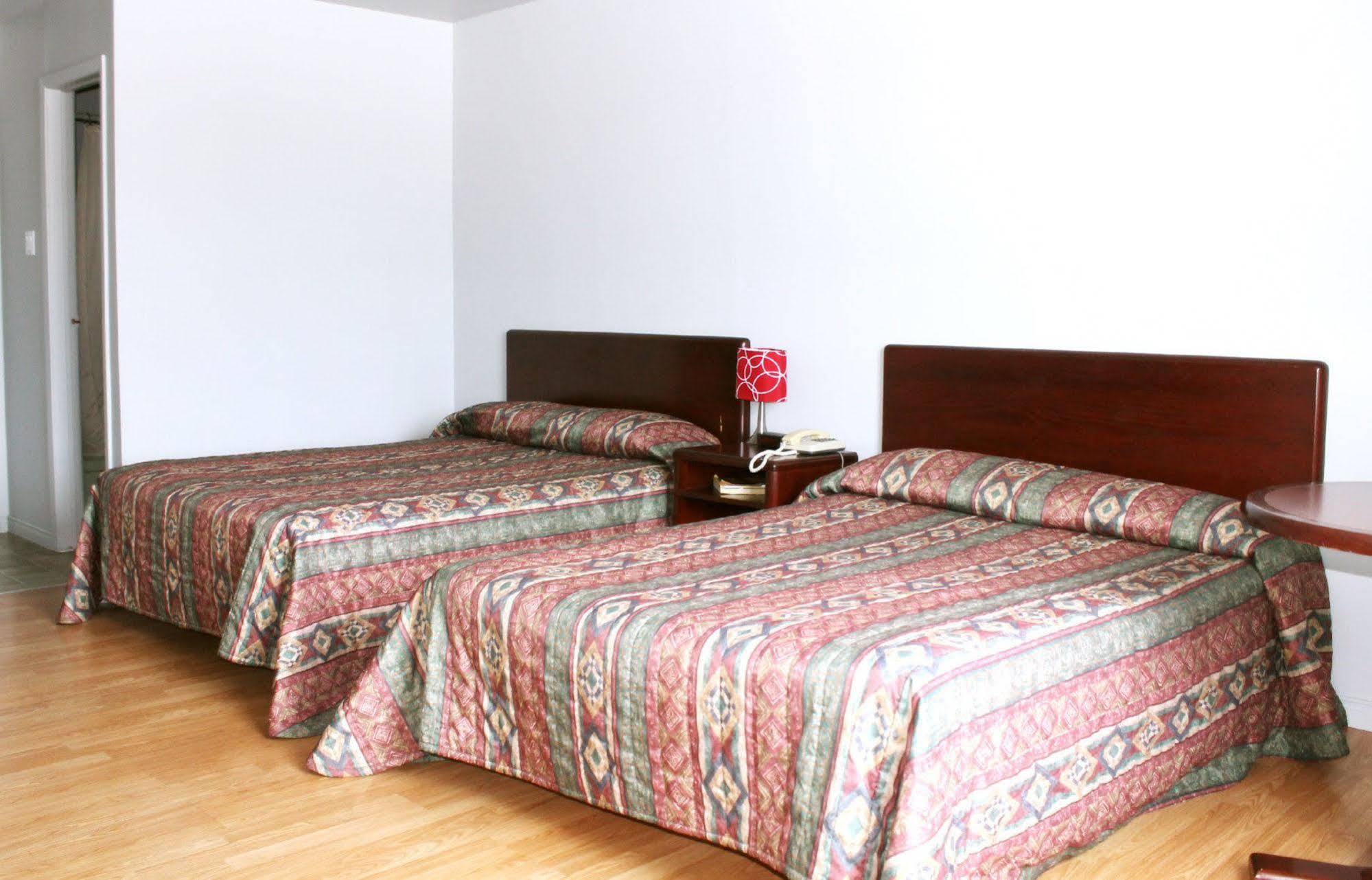 Motel Le Rond Point Metabetchouan Εξωτερικό φωτογραφία