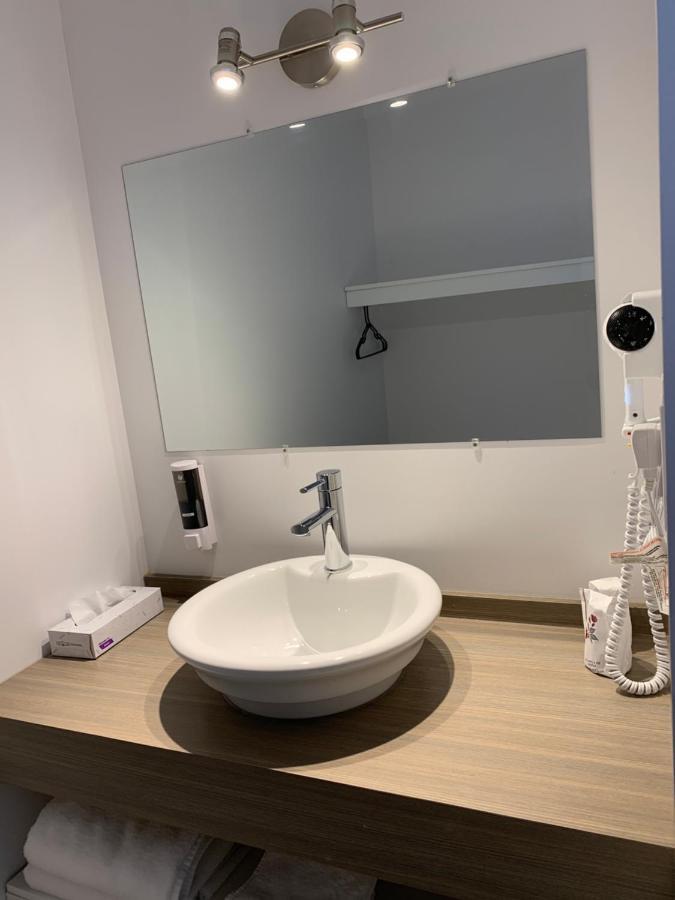 Motel Le Rond Point Metabetchouan Εξωτερικό φωτογραφία