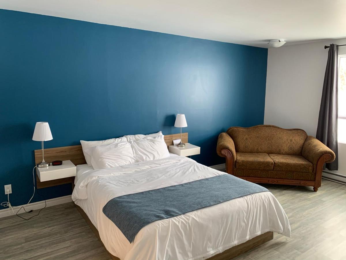 Motel Le Rond Point Metabetchouan Εξωτερικό φωτογραφία