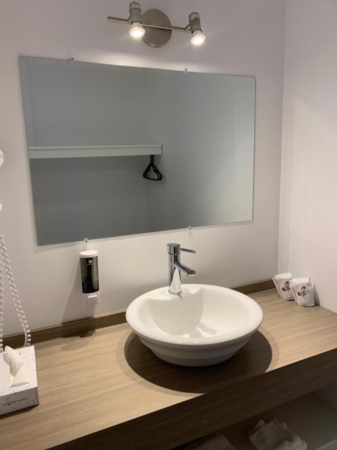Motel Le Rond Point Metabetchouan Εξωτερικό φωτογραφία